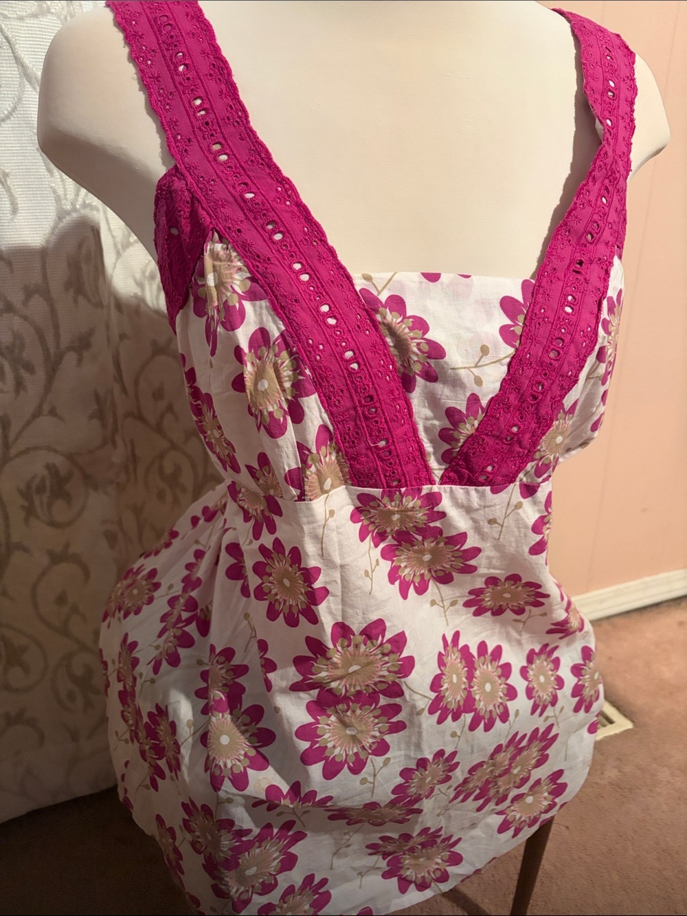 Reitmans Cream, Pink & Beige Floral top
